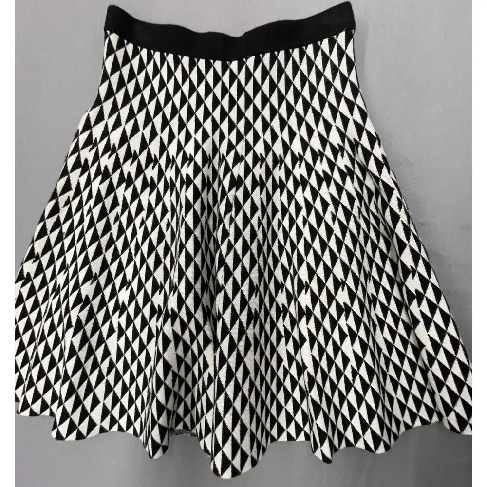 Carmen Marc Valvo Skirt S Black White Geo Short Flare Stretchy Career Casual Fun